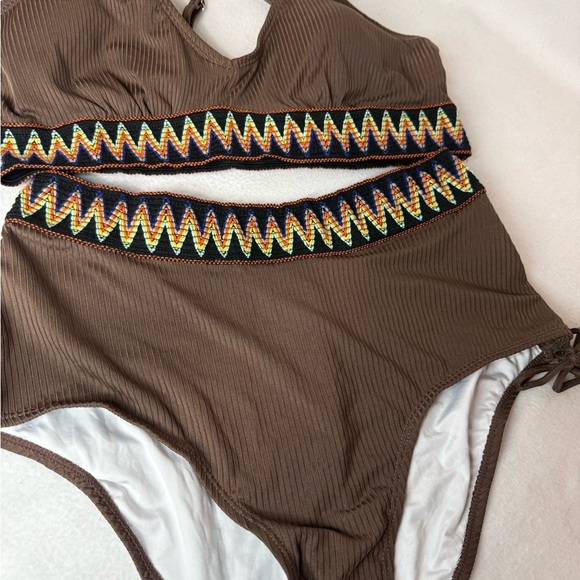 New V-Neck High Waisted Bikini Set. Size Large - Picture 6 of 9